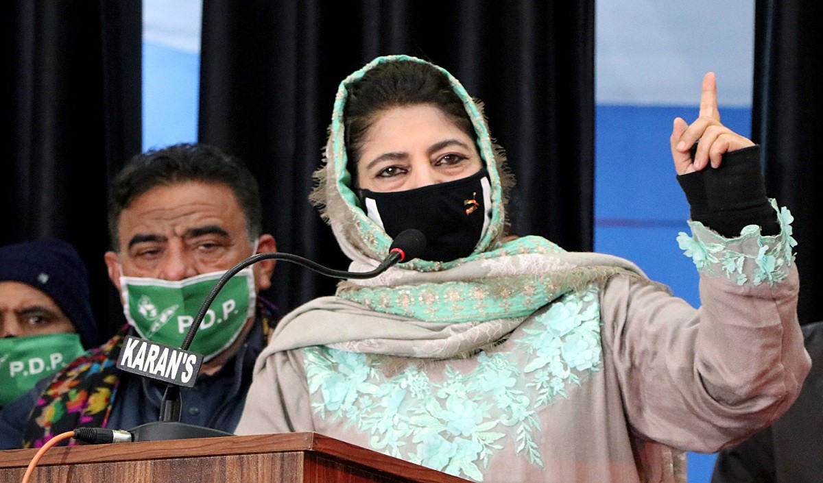 बुलडोजर लेकर मुसलमानों के घरों को गिरा रही भाजपा सरकार महबूबा बोलीं- मुल्क में नहीं है कोई कानून