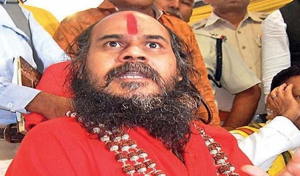 मिर्ची बाबा से युवकों ने की हाईवे पर मारपीट समर्थकों से हुई झूमाझटकी