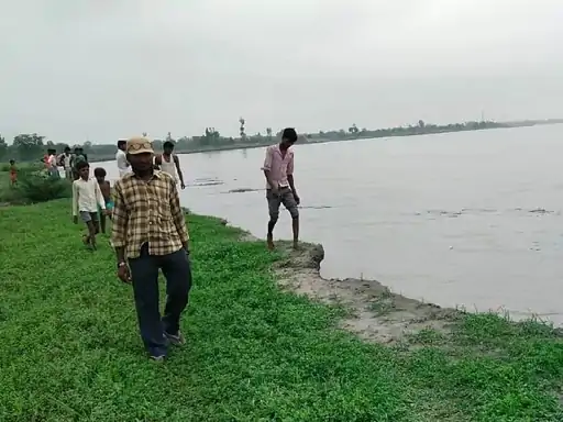 सीतापुर में खतरे के निशान से 15 सेंटीमीटर दूर नदियां गांवों के किनारे तक पहुंचा नदियों का पानी