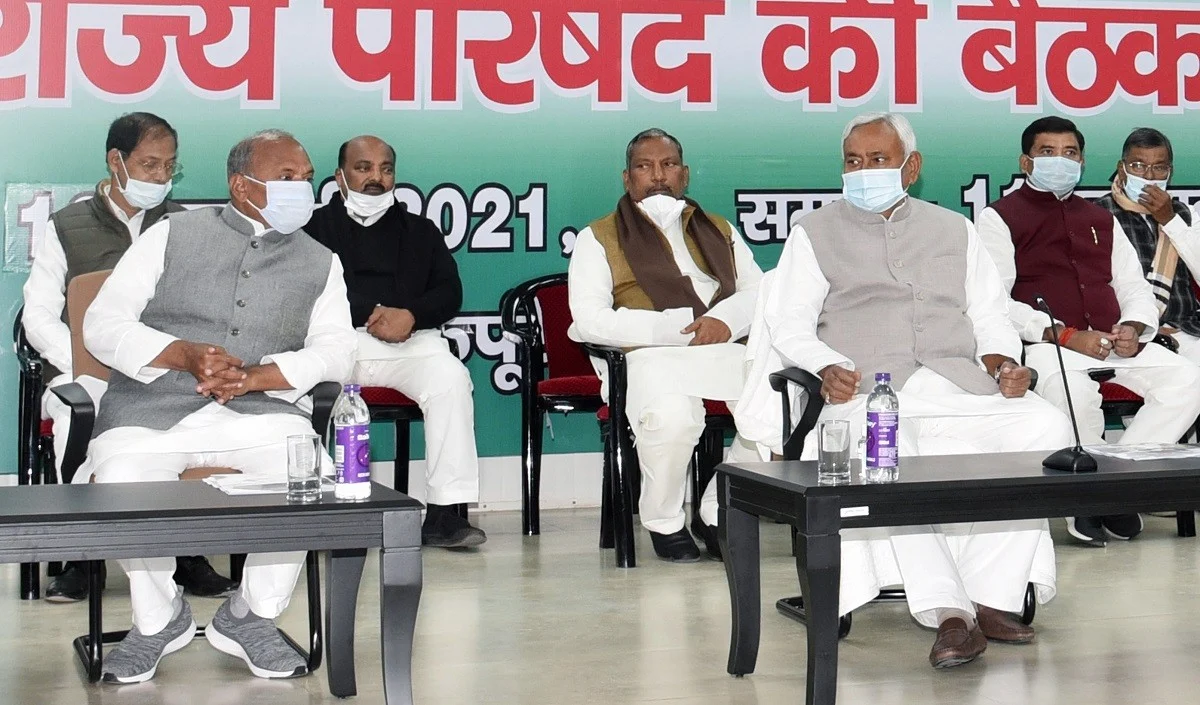 RCP सिंह के बढ़ते कद पर नीतिश ने लगाया ब्रेक बता दिया जदयू में नेता तो एक ही है