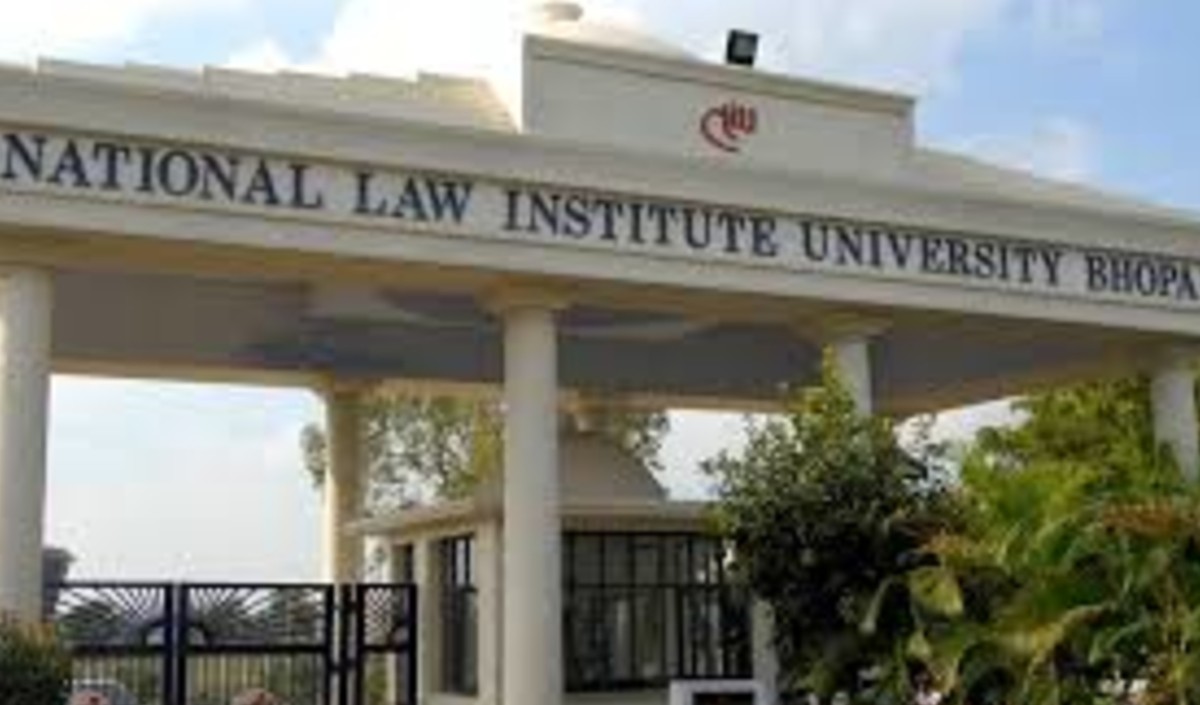 NLIU प्रोफेसर के यौन शोषण मामले में आया नया मोड़ छात्राओं ने कार्रवाही से किया इंकार