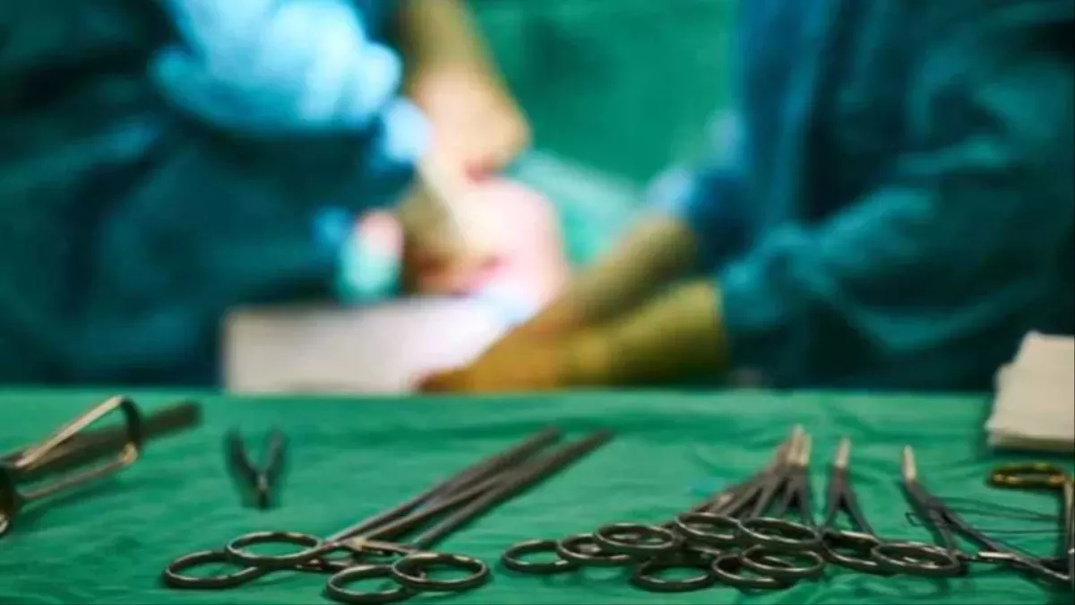 बलिया में मेडिकल स्टोर संचालक ने किया ऑपरेशन, मरीज की मौत
