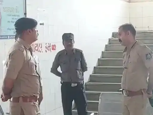 होटल में शिवसेना विधायक को गुजरात पुलिस ने पीटा