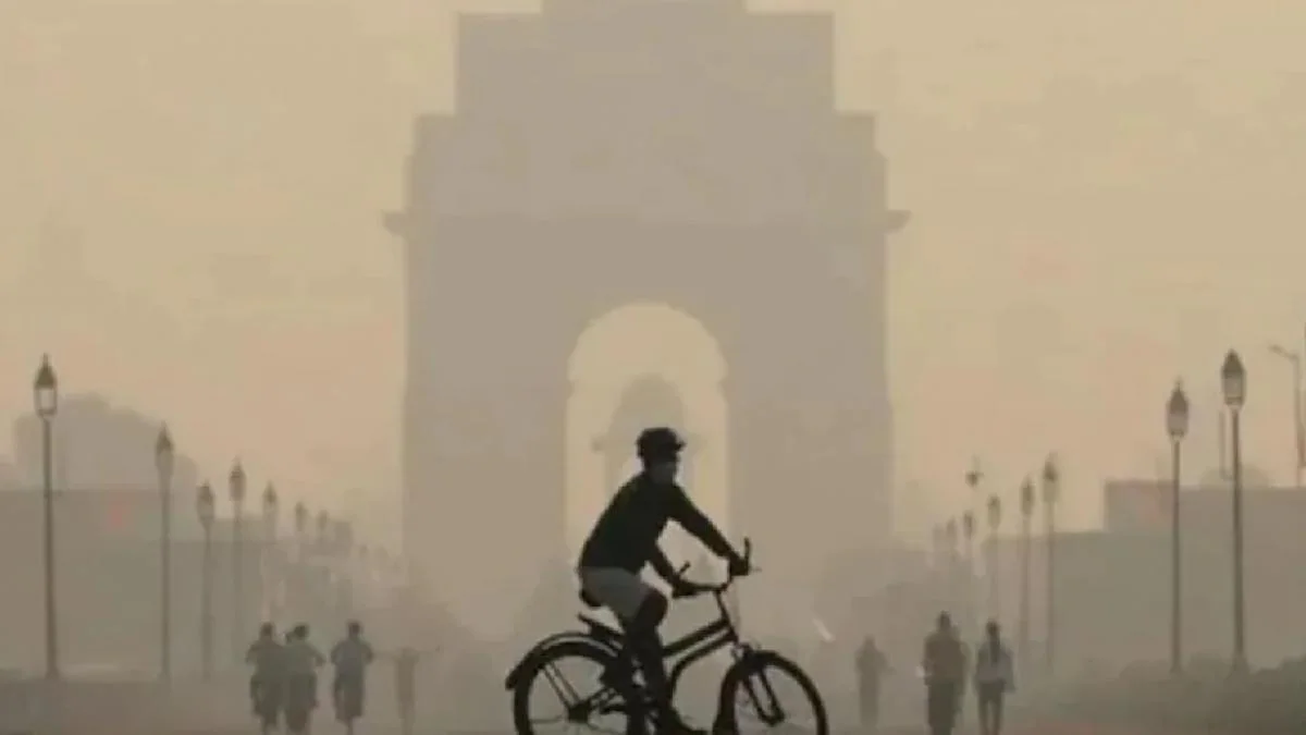 प्रदूषण को लेकर बीजेपी ने AAP पर साधा निशाना, कहा- सांस लेना हो गया मुश्किल, दिल्ली गैस चैंबर बन गई है
