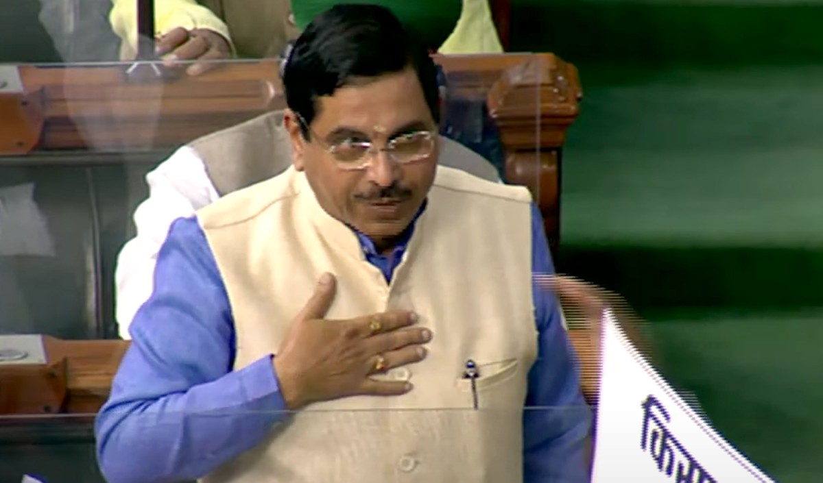 प्रह्लाद जोशी ने लोकसभा में कहा सोनिया गांधी कांग्रेस अध्यक्ष हैं तो क्या सुपर ह्यूमन बींग हैं?