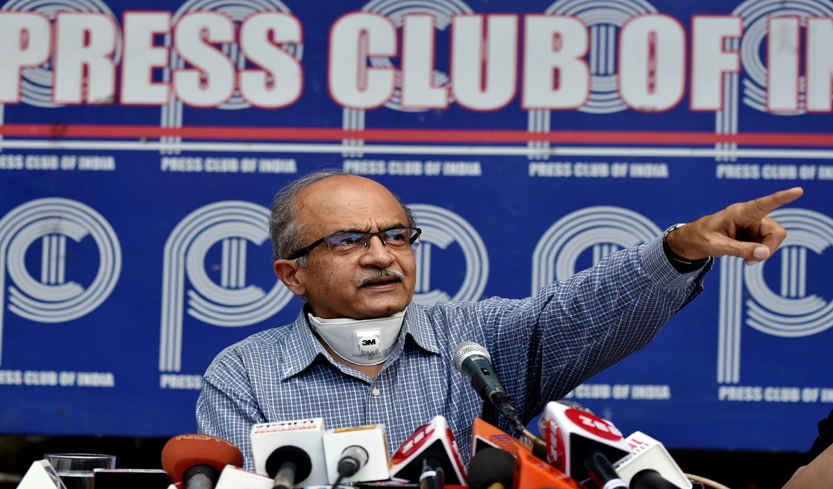 प्रशांत भूषण ने कहा कि पिछले कुछ वर्षों में चुनाव आयोग की निष्पक्षता सवालों के घेरे में आ गई है