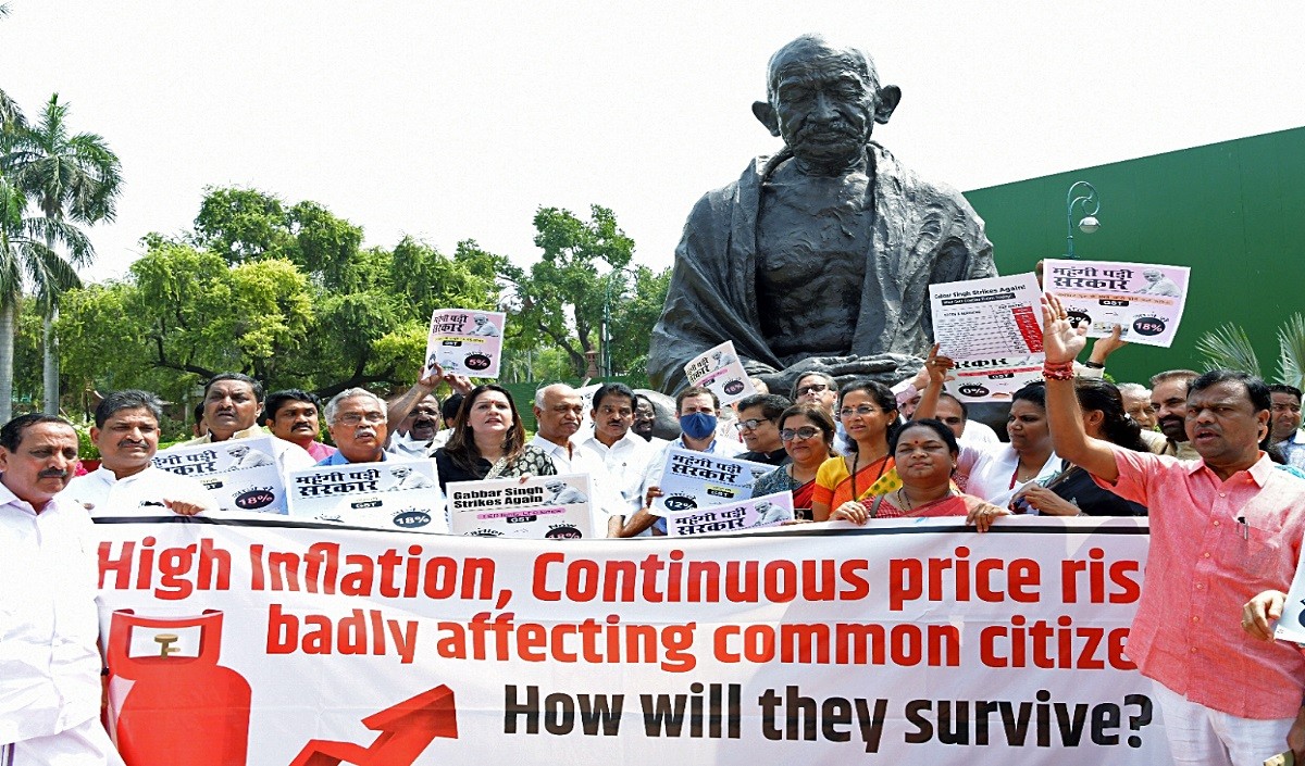 महंगाई बेरोजगारी और अग्निपथ योजना को लेकर केंद्र के खिलाफ कांग्रेस का धरना