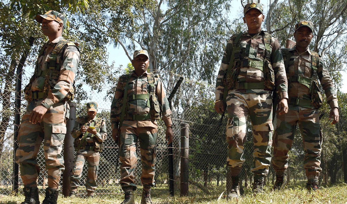 जम्मू कश्मीर के बारामूला पुलवामा में लश्कर के चार आतंकवादी गिरफ्तार : पुलिस