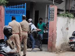 तमिलनाडु के पूर्व मंत्री एसपी वेलुमणि के 26 ठिकानों पर रेड AIADMK के 7 विधायक हिरासत में