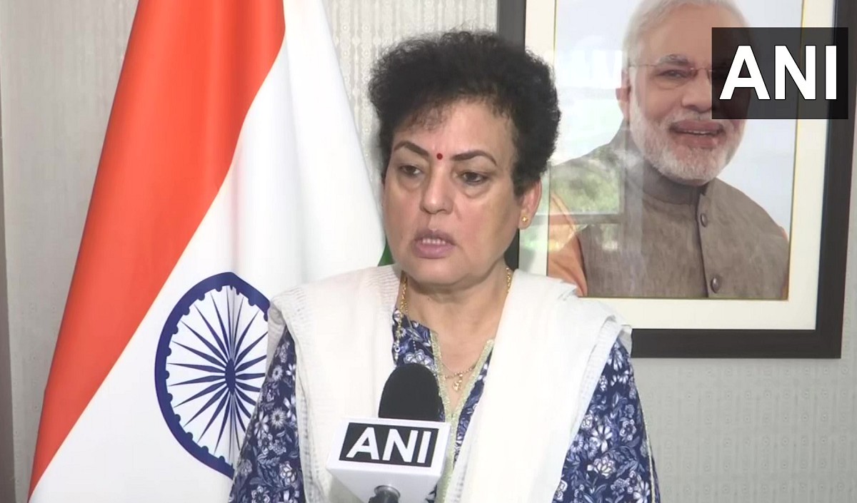 छात्रों को धर्म और जाति पर नहीं किया जाना चाहिए विभाजित हिजाब मामले में बोलीं NCW प्रमुख