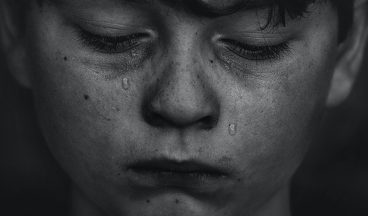 साजिश या कुछ और मदरसे के छात्र ने खुद कलम से फाड़ी अपनी शर्ट