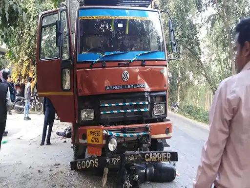 सहारनपुर: सड़क हादसे में तीन की मौत:एक ही ट्रक ने 100 मीटर की दूरी पर दो मजदूर और एक गार्ड को कुचला, तीनों ने तोड़ा दम