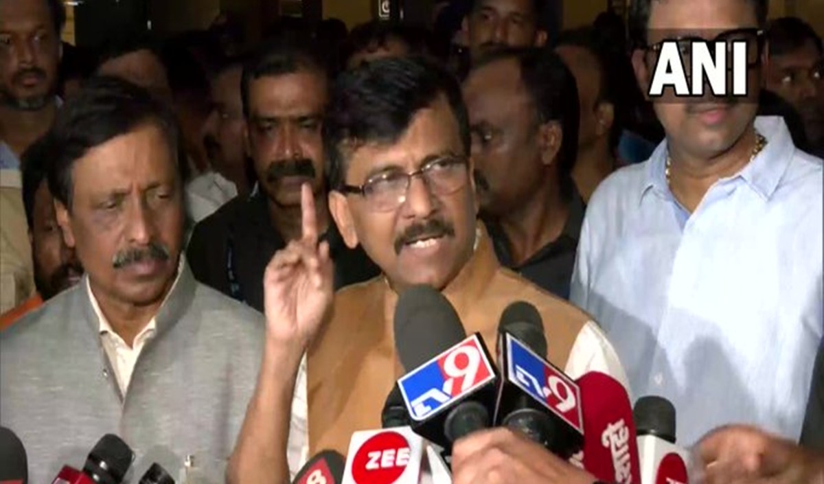 केंद्र सरकार फोन टैपिंग की आरोपी आईपीएस अधिकारी का बचाव कर रही सांसद राउत