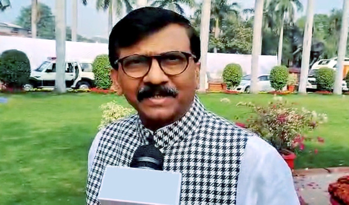 इशारों-इशारों में संजय राउत ने कह दी बड़ी बात पिता-पुत्र दोनों जेल जाएंगे  इंतजार कीजिये