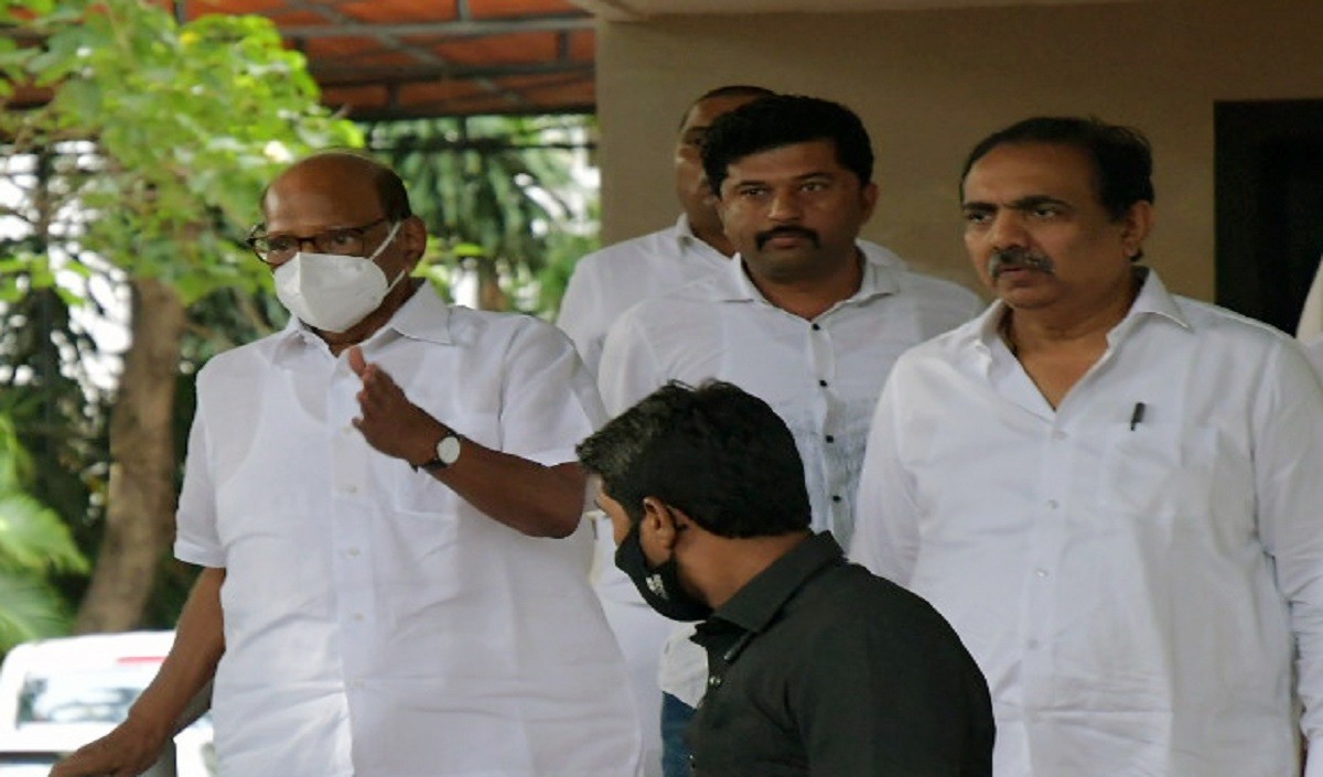 बैठक में नाराज दिखाई दिए शरद पवार मंत्री से पूछा तीखा सवाल