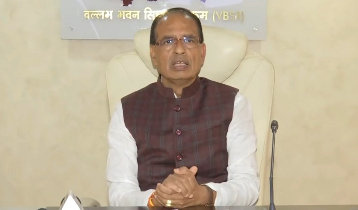 कारम बांध को टूटने से बचाने के लिए किया जाएगा खाली तेजी से चल रहा काम