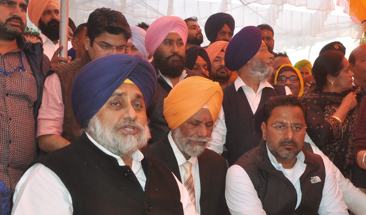 मान ने अपनी शक्तियां दिल्ली के मुख्यमंत्री के समक्ष समर्पित कर दी हैं: सुखबीर