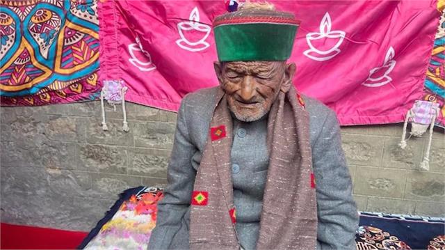 स्वतंत्र भारत के पहले मतदाता श्याम शरण नेगी का निधन, 106 वर्ष की उम्र में ली अंतिम सांस, जाते-जाते भी कर गए वोटिंग