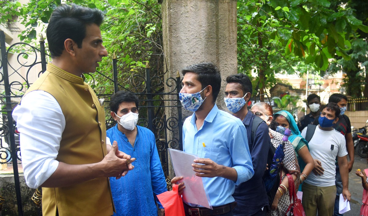 पद के लायक व्यक्ति ही असली मुख्यमंत्री होता है: सोनू सूद ने एक वीडियो में कहा