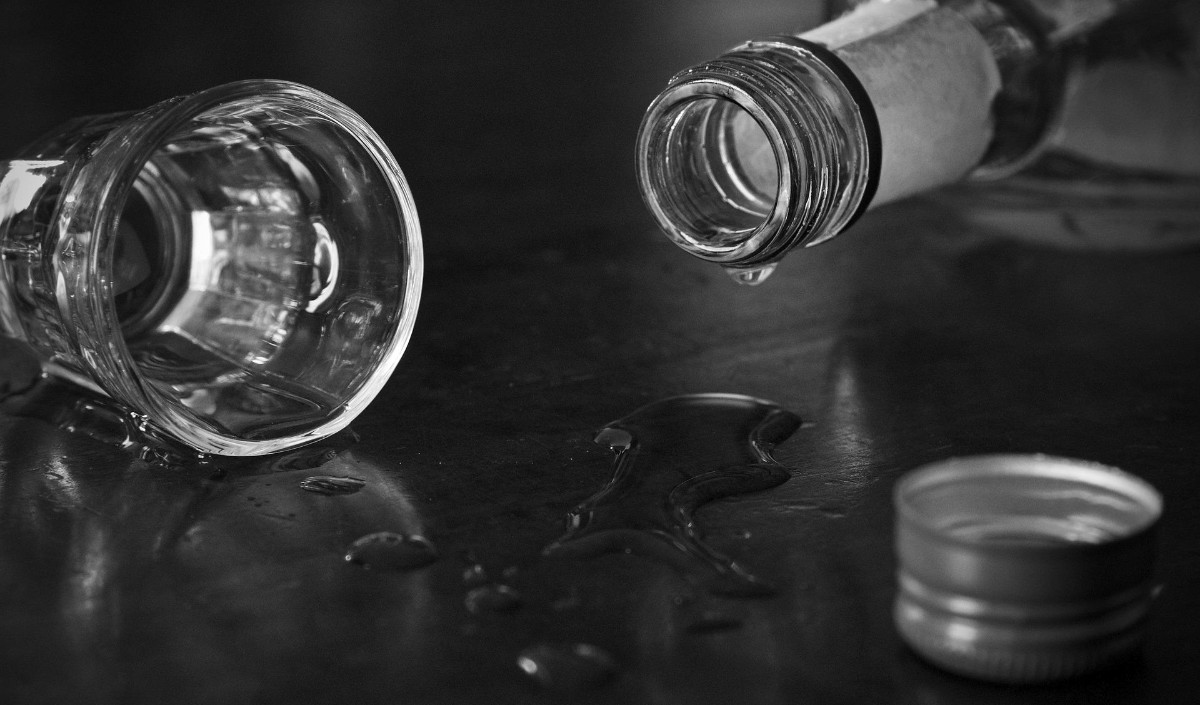 गुजरात में जहरीली शराब पीने से मरने वालों की संख्या 37 पहुंची 14 आरोपी गिरफ्तार