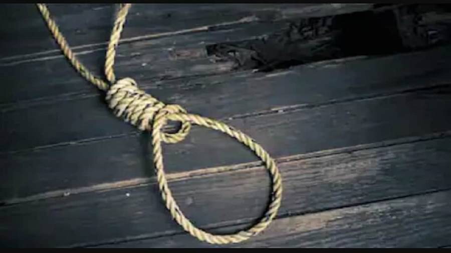 UP: मां ने पिज्जा के लिए इंतजार करने को कहा तो नर्सिंग की छात्रा ने लगा ली फांसी, दो ही दिन पहले धूमधाम से मना था 18वां बर्थडे