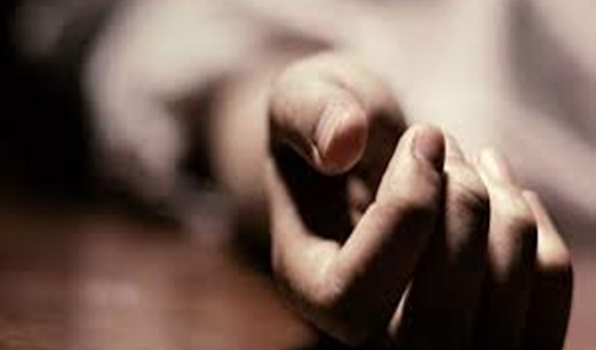 कुत्ते के बच्चे के ट्रक की चपेट में आने पर चालक की पिटाई व्यथित होकर की आत्महत्या