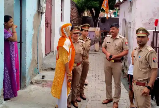 हिंदूवादी नेताओं ने कहा- तेजोमहल में चढ़ाए जल पुलिस ने किया हाउस अरेस्ट