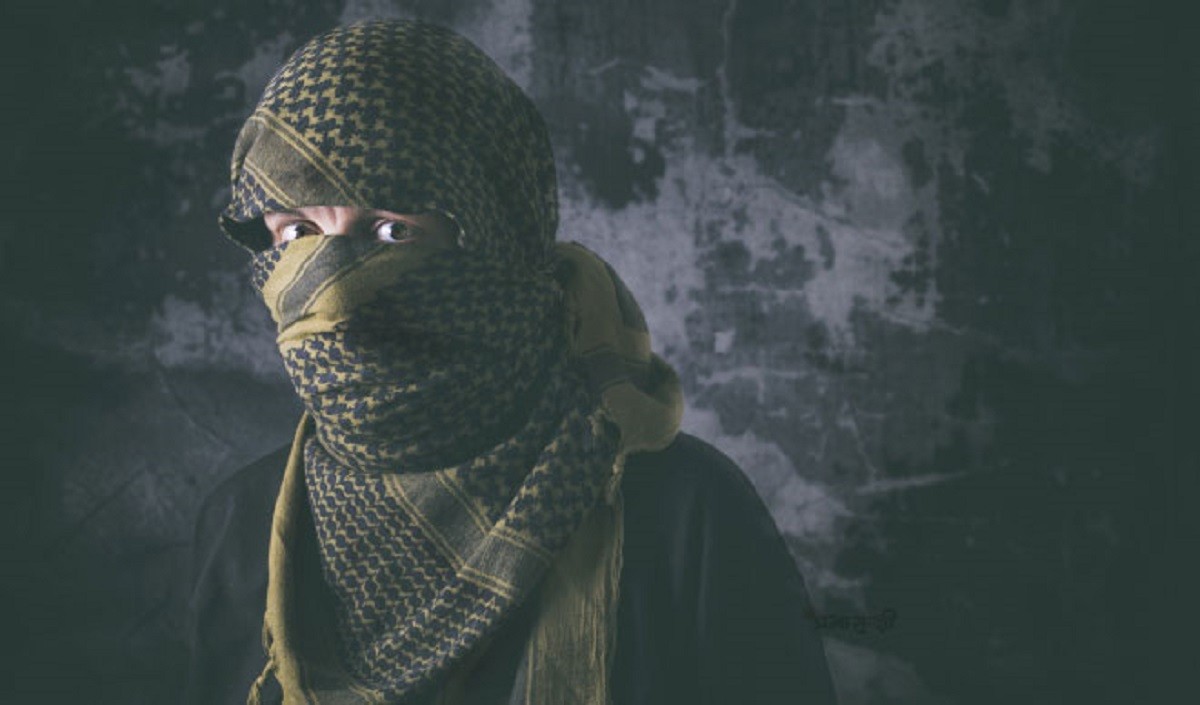 कश्मीर में पाकिस्तानी JeM कमांडर कमाल सहित 4 आतंकी ढेर एक गिरफ्तार