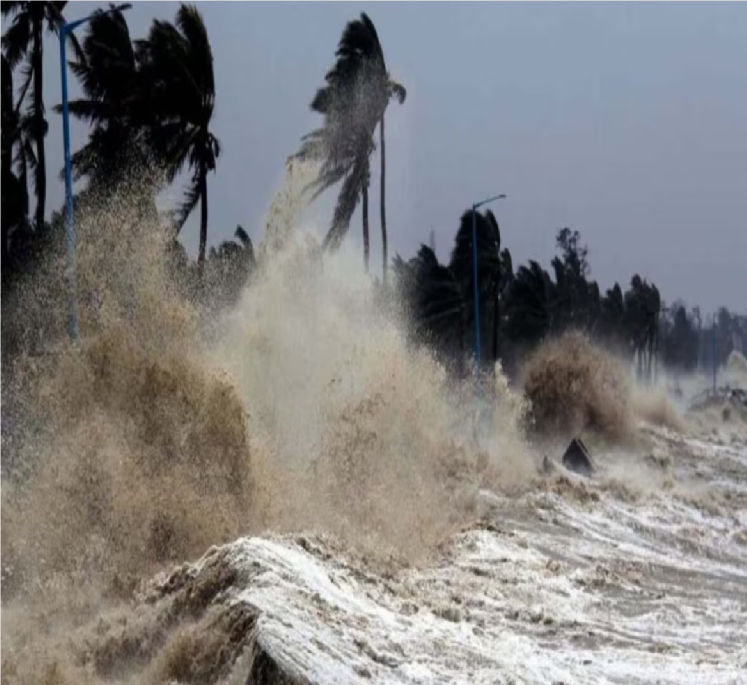 Cyclonic Storm Mandous:तमिलनाडु में तबाही मचाने आ रहा चक्रवाती तूफान मैंडूस, दक्षिणी राज्यों में अलर्ट