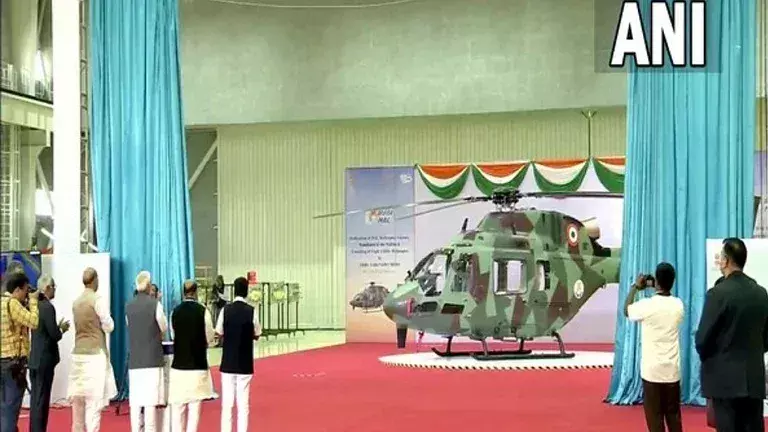 New Delhi: प्रधानमंत्री ने Tumakuru में India की सबसे बड़ी हेलीकॉप्टर विनिर्माण इकाई का उद्घाटन किया